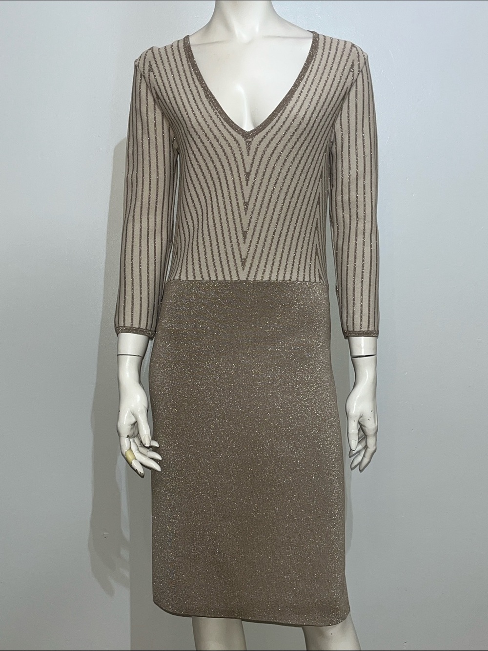 Carmen Marc Valvo Beige/Gray Metallic Knit Sheath Dress